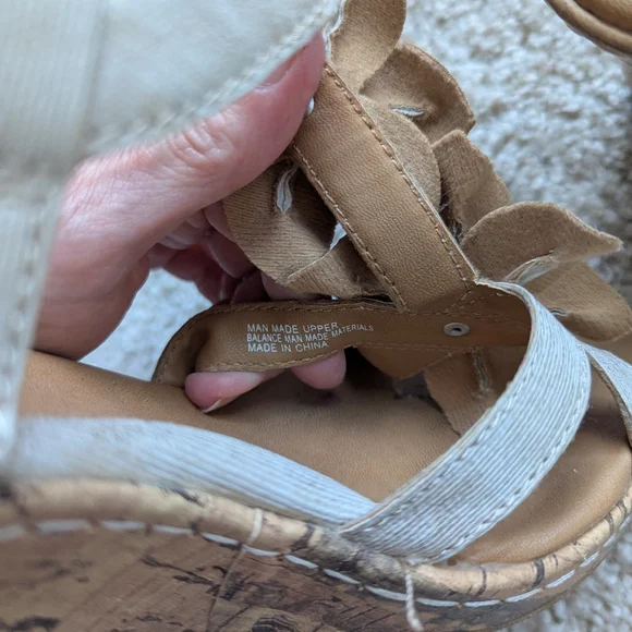 B.O.C Wedge Sandals In Champagne Color. Size 6 - Picture 3 of 6
